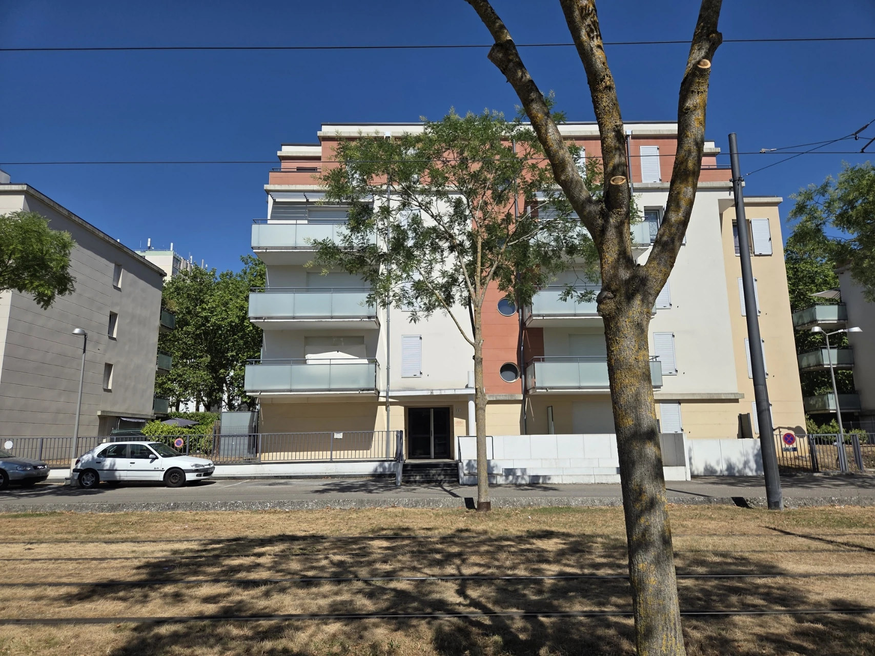 Vue de la façade du cabinet à Chenôve